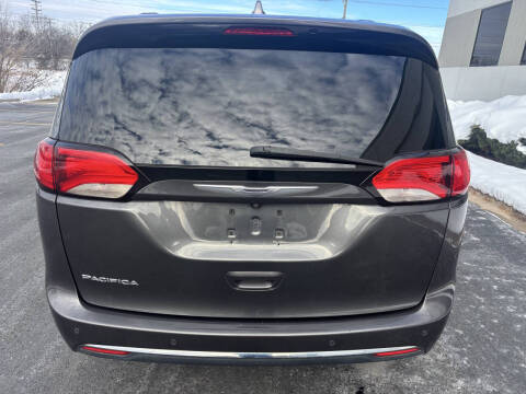 2017 Chrysler Pacifica Touring Plus
