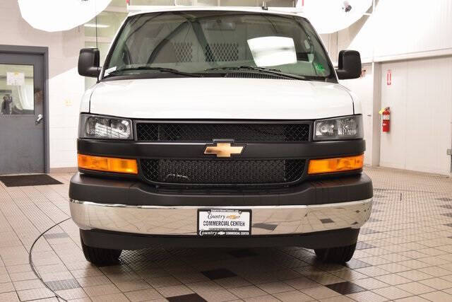 2025 Chevrolet Express 2500