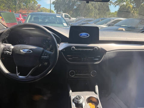 2020 Ford Escape SEL