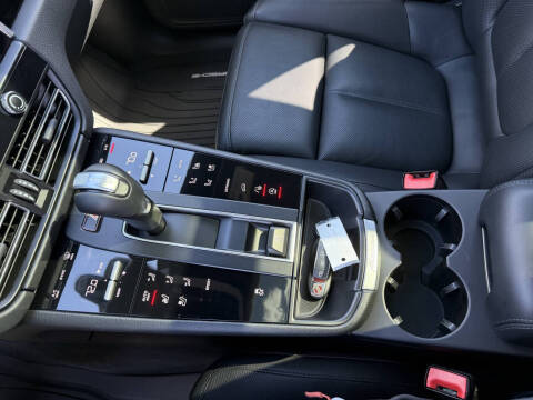 2022 Porsche Macan