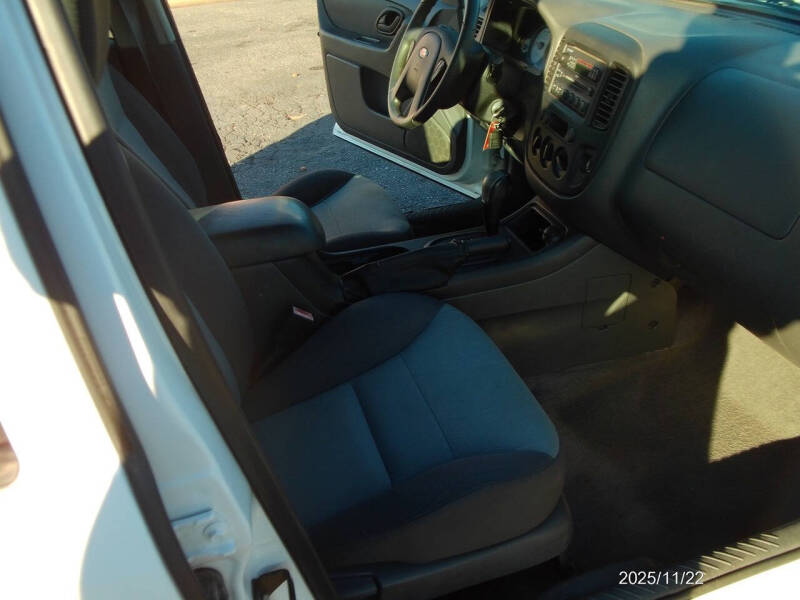 2005 Ford Escape XLS
