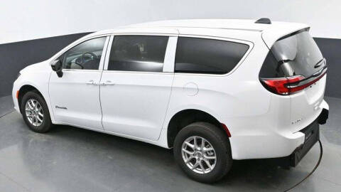 2024 Chrysler Pacifica Touring