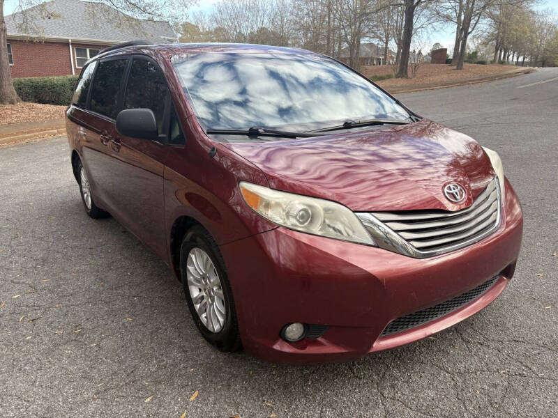 2014 Toyota Sienna XLE 7-Passenger Auto Access Seat