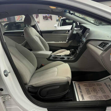 2017 Hyundai Sonata Hybrid SE