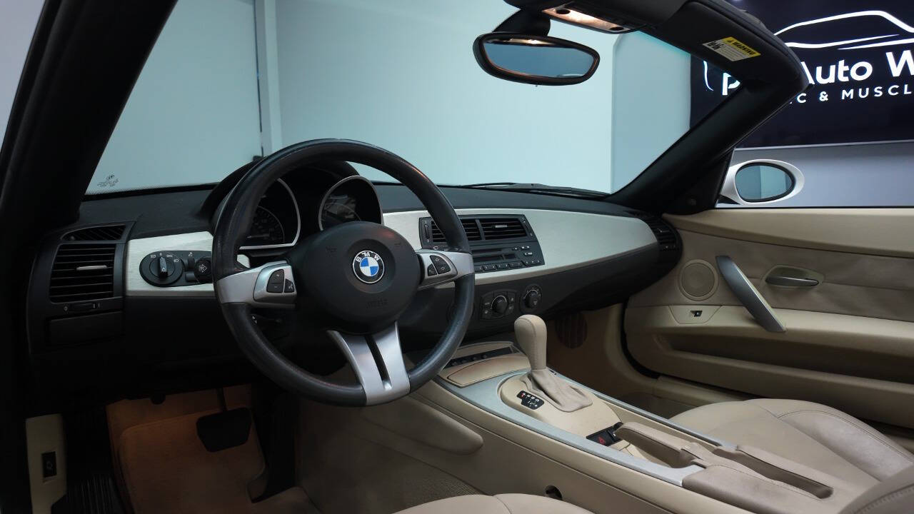 2005 BMW Z4 29