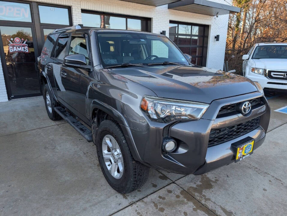 2018 Toyota 4Runner SR5's photo