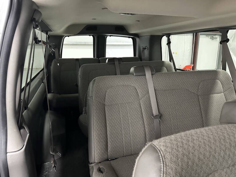 2025 Chevrolet Express LT 3500