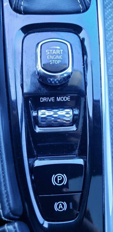 2019 Volvo XC90 T6 R-Design