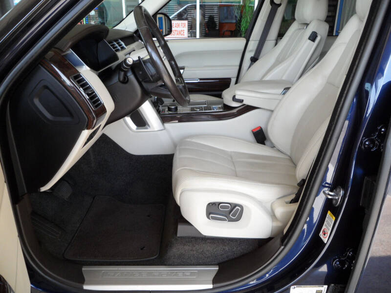 2014 Land Rover Range Rover Base photo 12