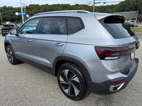 2025 Volkswagen Taos SE 4Motion