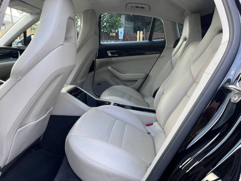 2017 Porsche Panamera