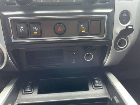 2017 Nissan Titan SL