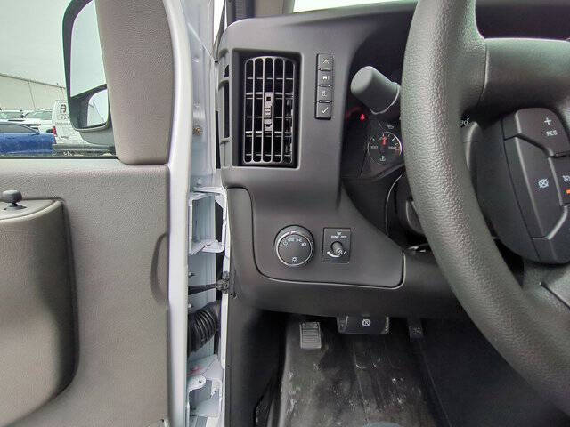 2025 Chevrolet Express 2500