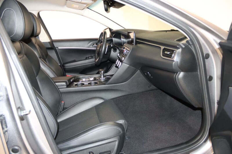 2023 Genesis G70