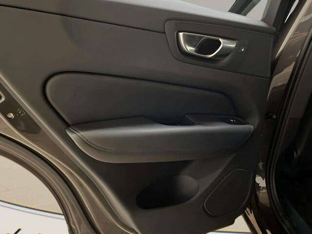2025 Volvo XC60 B5 Core Dark Theme