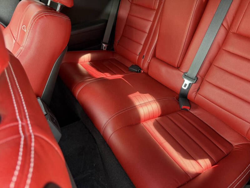 2013 Dodge Challenger SXT Plus
