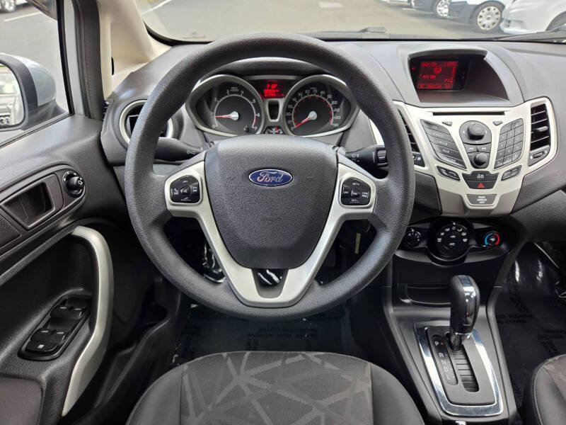 2013 Ford Fiesta SE