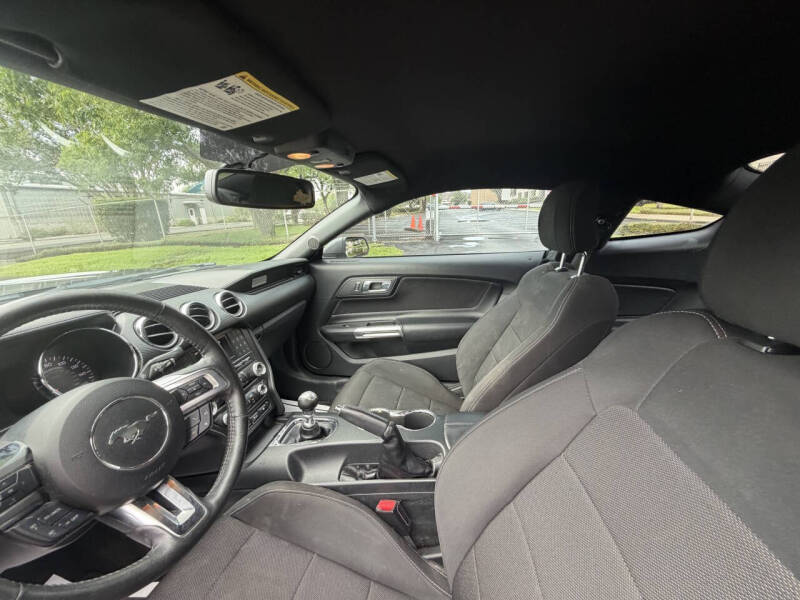 2017 Ford Mustang V6