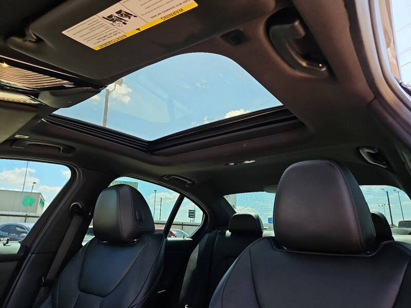 2025 BMW 3 Series 330i