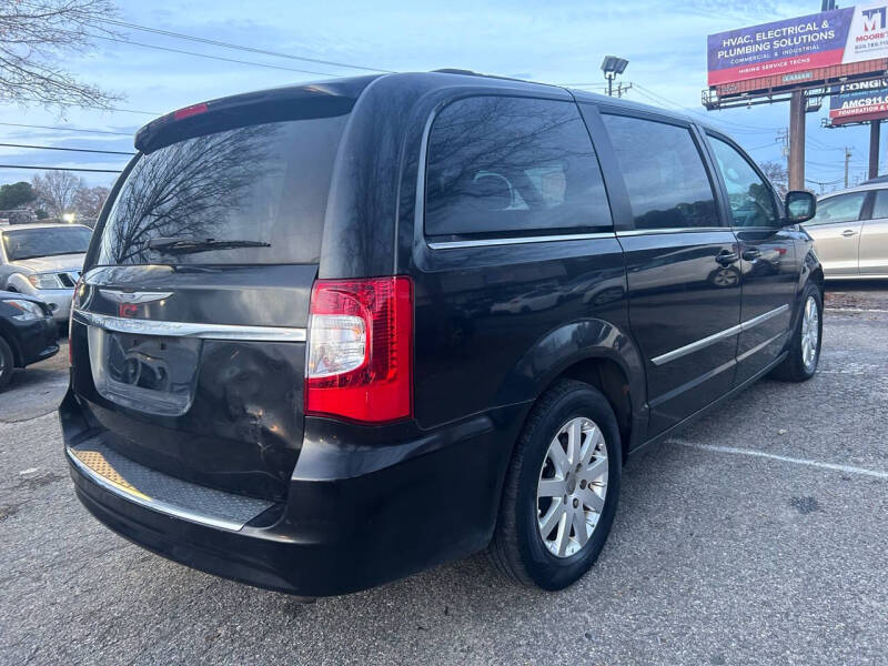 2015 Chrysler Town & Country Touring photo 7