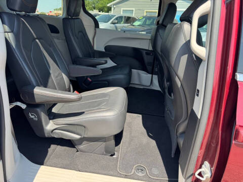 2017 Chrysler Pacifica Touring-L