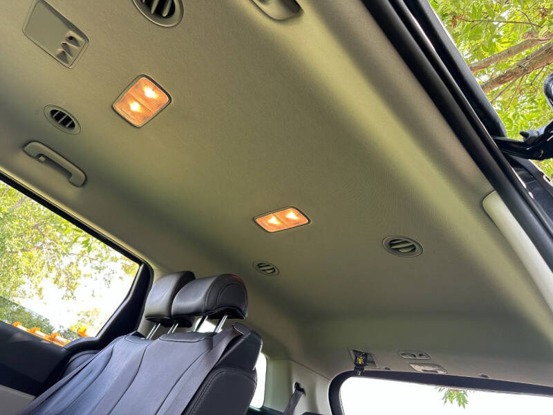 2022 Kia Carnival LX