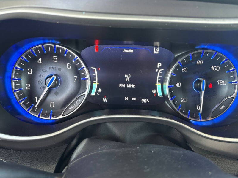 2027 Chrysler Pacifica Select