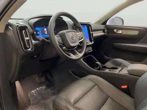 2025 Volvo XC40 B5 Core Bright Theme