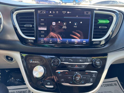 2024 Chrysler Pacifica Touring L