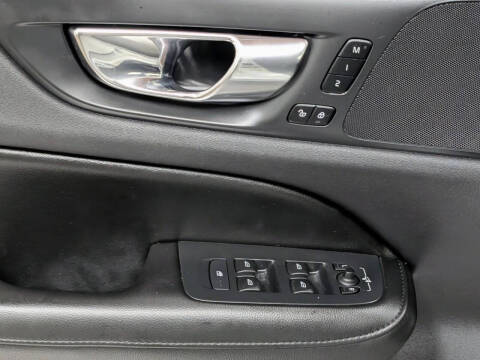 2023 Volvo S60 Recharge T8 Core Dark Theme