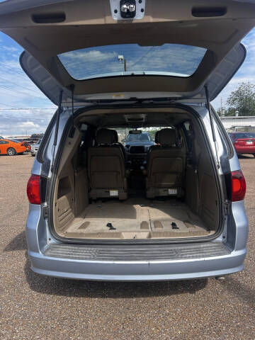 2012 Volkswagen Routan SE