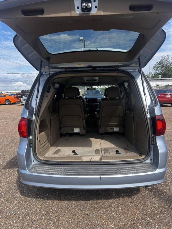 2012 Volkswagen Routan SE