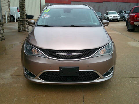 2017 Chrysler Pacifica Touring-L Plus