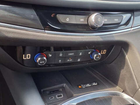 2022 Buick Enclave Essence