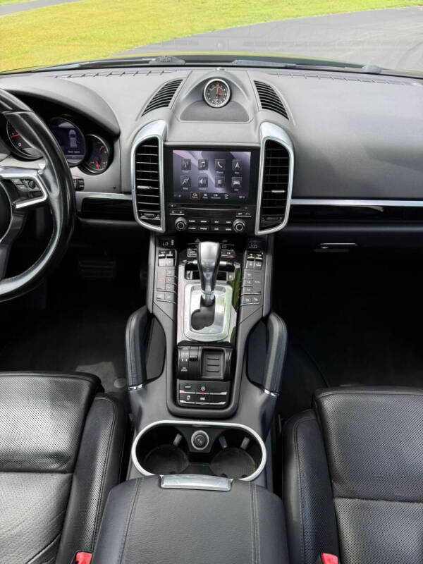 2017 Porsche Cayenne Platinum Edition