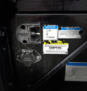 2015 Isuzu NRR  23' Flatbed + Lift Gate