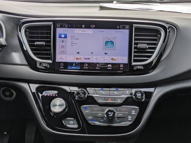 2026 Chrysler Voyager LX