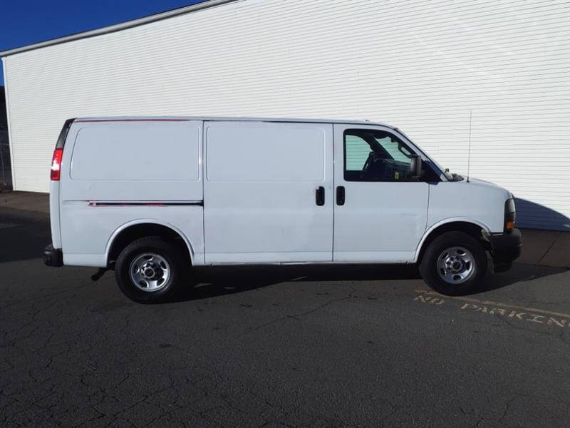 2019 GMC Savana Cargo Work Van photo 2