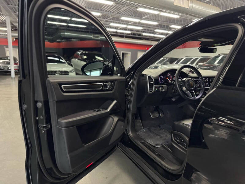 2023 Porsche Cayenne GTS Coupe