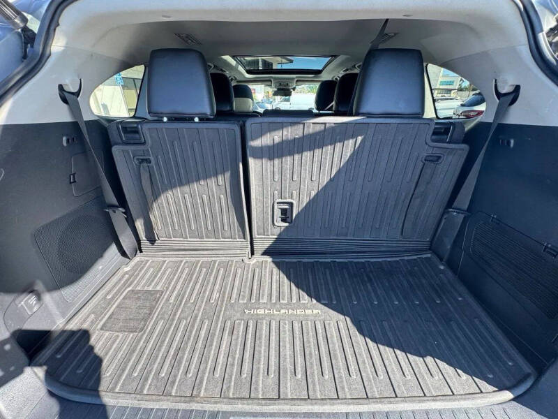 2023 Toyota Highlander Hybrid Platinum