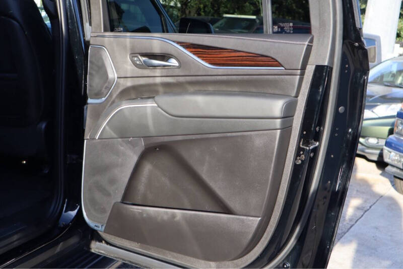 2023 Cadillac Escalade ESV Luxury