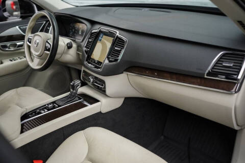 2017 Volvo XC90 T5 Momentum