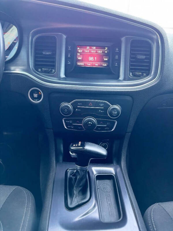 2017 Dodge Charger SE