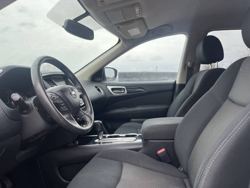 2017 Nissan Pathfinder SV