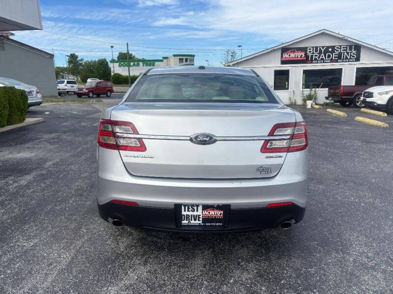 2018 Ford Taurus SE