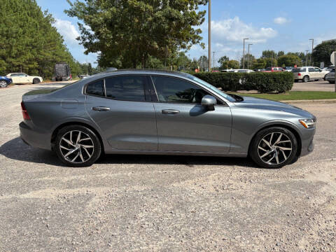 2020 Volvo S60 T5 Momentum