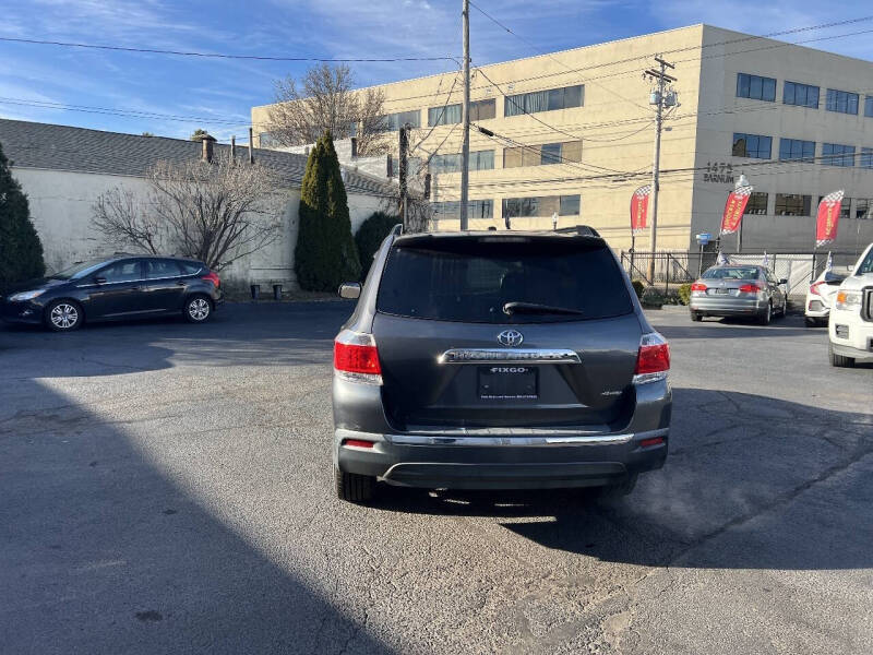 2012 Toyota Highlander SE