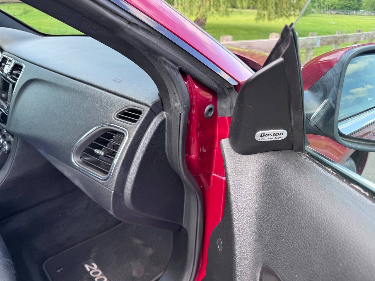 2014 Chrysler 200 17