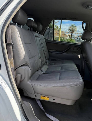 2004 Toyota Sequoia SR5