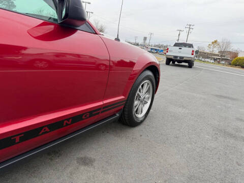 2005 Ford Mustang V6 Deluxe